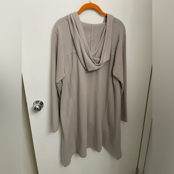 Mixed media sharkbite hem hoodie - Picture 2 of 7